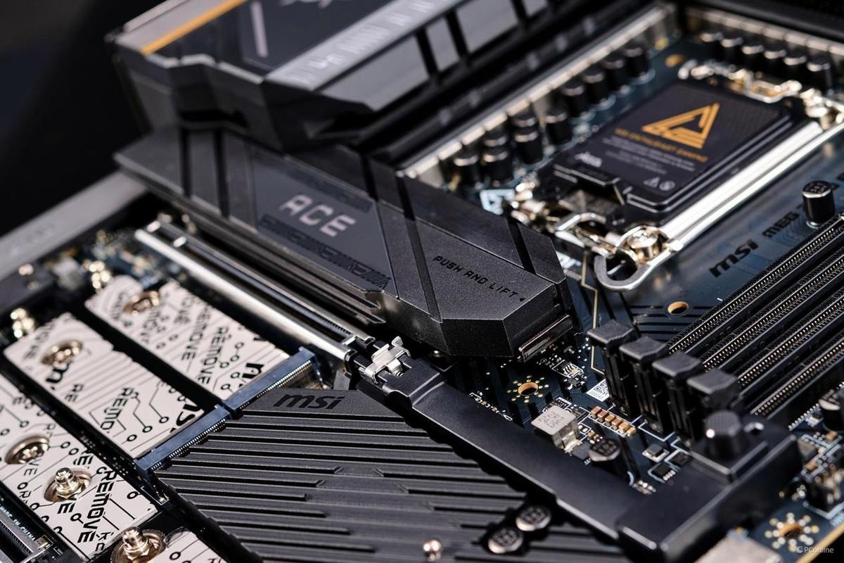 性能与奢华的双重盛宴 微星MEG Z890 ACE战神主板深度解析
